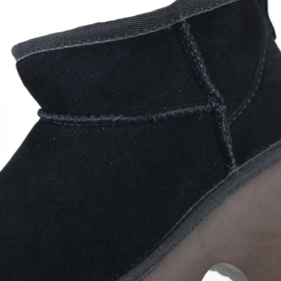 Pick up locally 💰600 Core recommended good price It is a very suitable choice for keeping warm in winter and at home. In the new year, uug has launched a series of styles, which are partial to the preferences of young consumers and have also moved to the forefront of fashion trends. Shoe body material Water-repellent coated suede upper 17mm UGGPURE™ implanted wool insole Lightweight non-slip comfortable rubber outsole With brand LOGO trademark Comes with a full set of packaging Size: 35 36 37 38 39 40